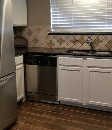 5th image of 7439 La Place Dr
