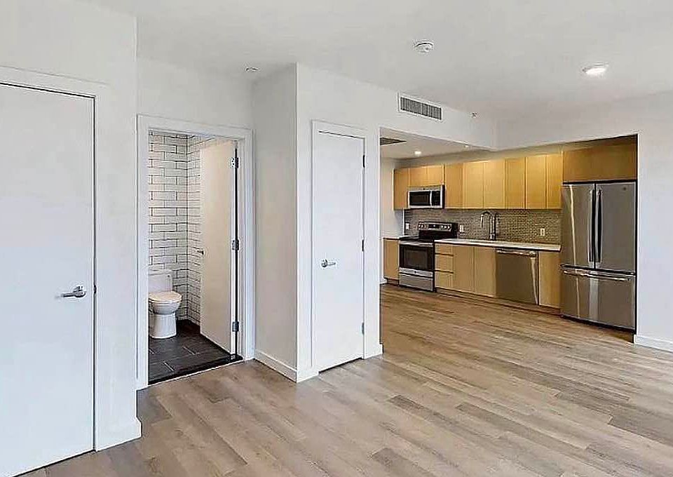 1st image of 814 Amsterdam Ave #8Z