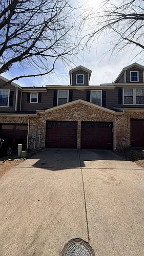 2204 Stoneleigh Pl Photo 1