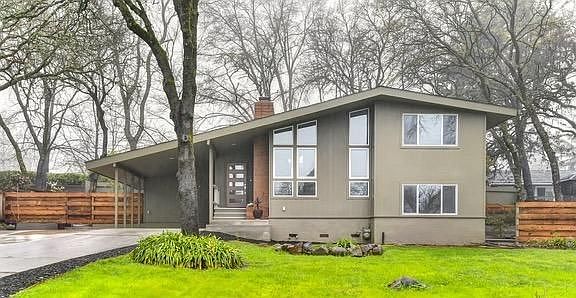 2nd image of 460 Riverview Dr