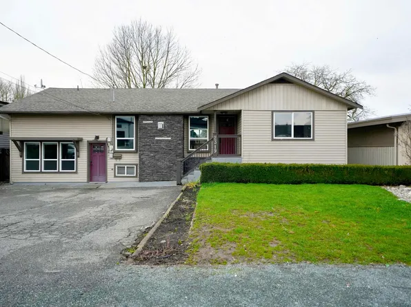 2319 Hemlock St, Abbotsford, BC V2T 3A1