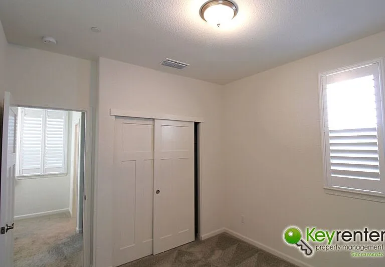 1061 Chapelhill Ln — Photo 30