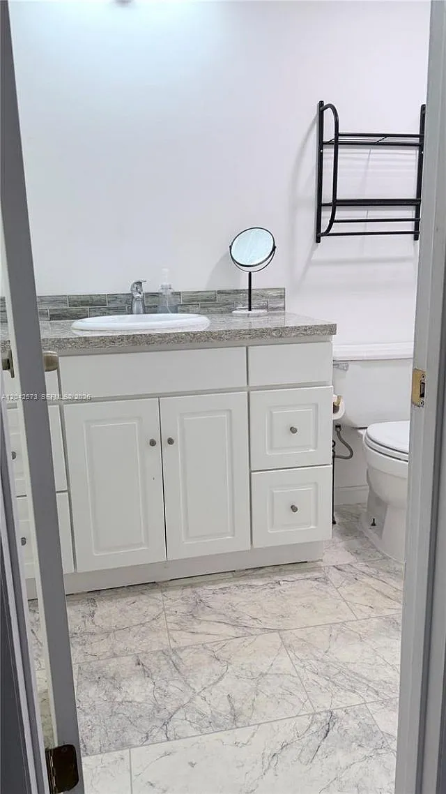 Studio, 1.0 bath, 650 sqft, $1,400 — Photo 3