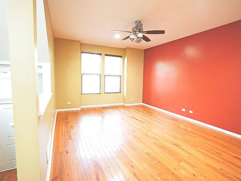 470 Grosvenor Ln #470 — Photo 3