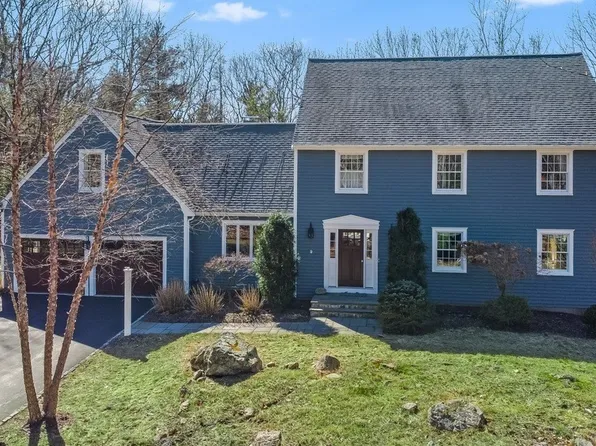 39 Rolling Ln, Dover, MA 02030