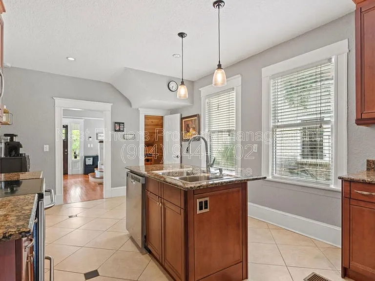 2623 Forbes St — Photo 10