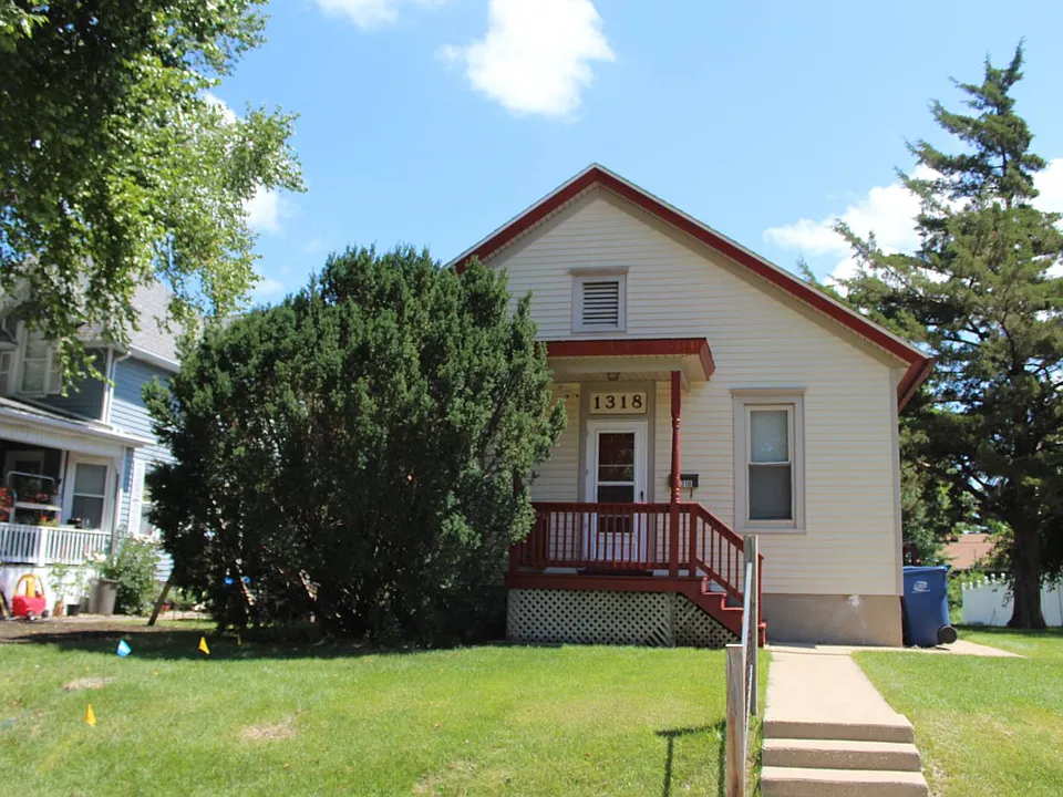 1318 Campbell Ave