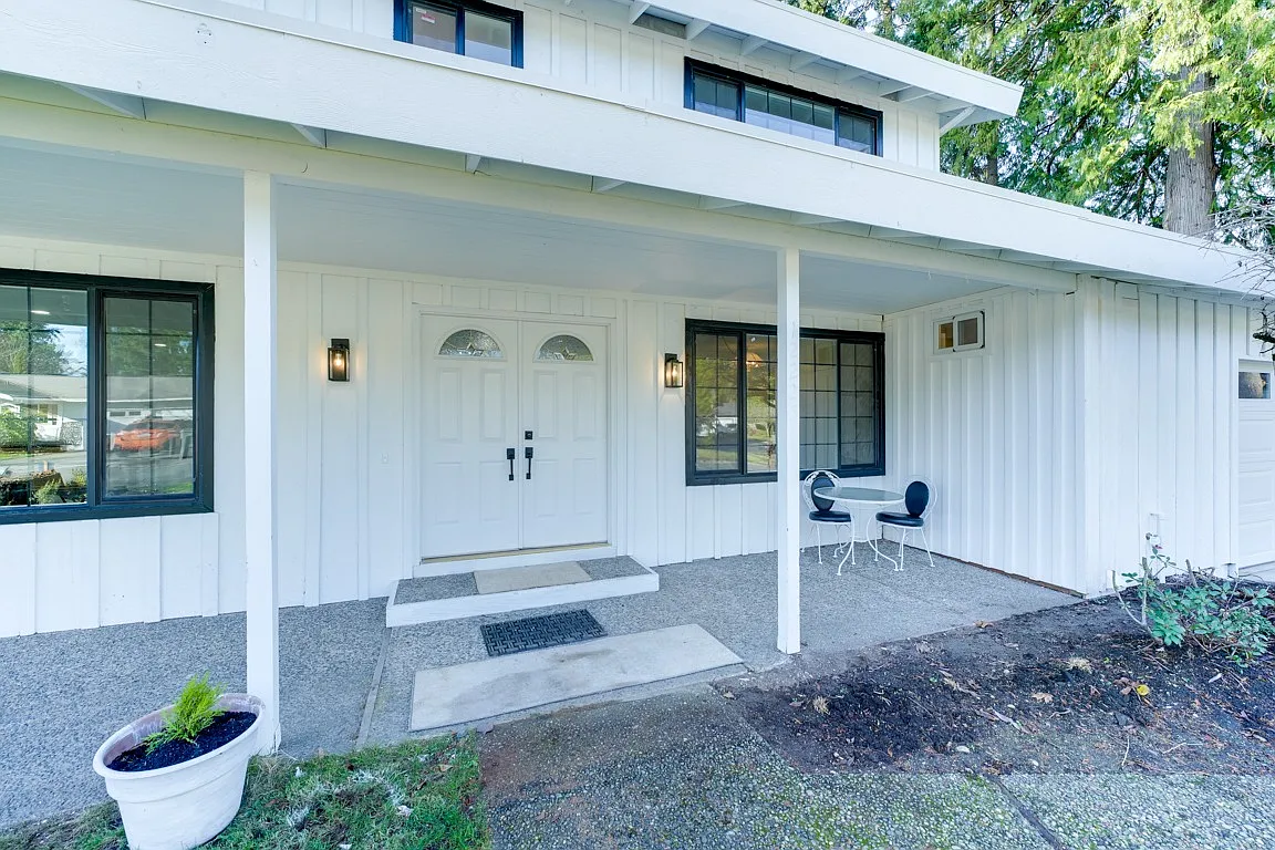 5 bed, 2200 sqft, $4,750 — Photo 2