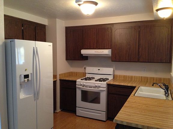 3rd image of 15742 Shantung Ave