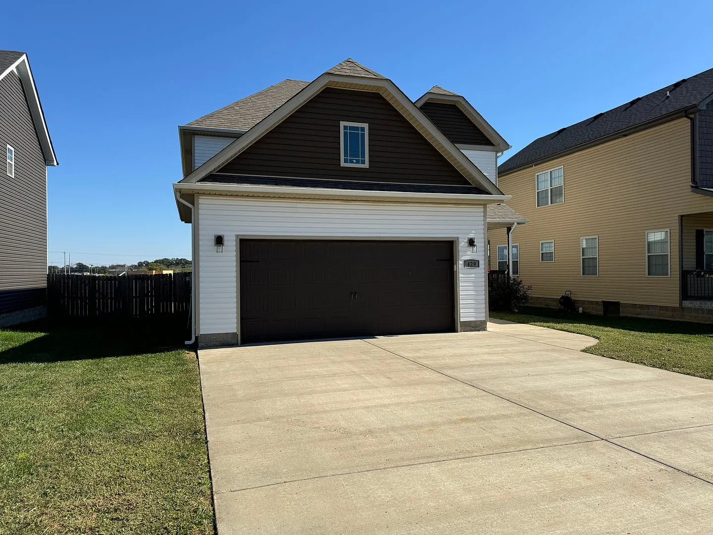 Single Family Home in Clarksville — Photo 3