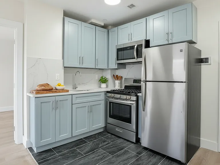16913 90th Ave #2H — Photo 3