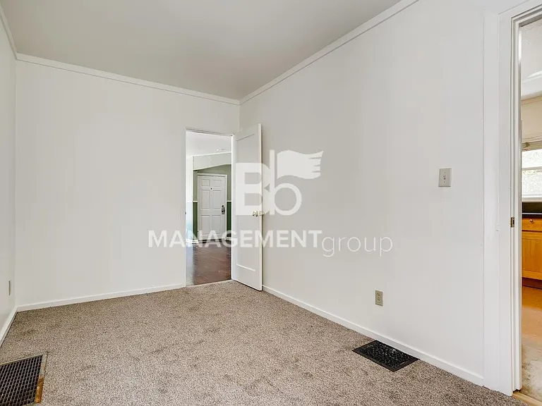 653 SW Sherman St — Photo 12