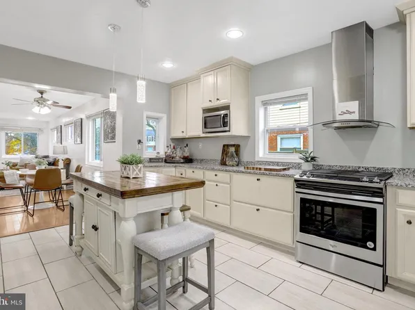 6828 Kenyon Dr, Alexandria, VA 22307