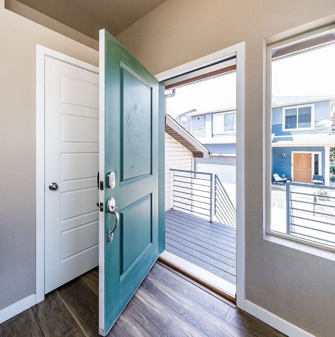 3 bed, 3.0 bath, 2008 sqft, $2,650 — Photo 4