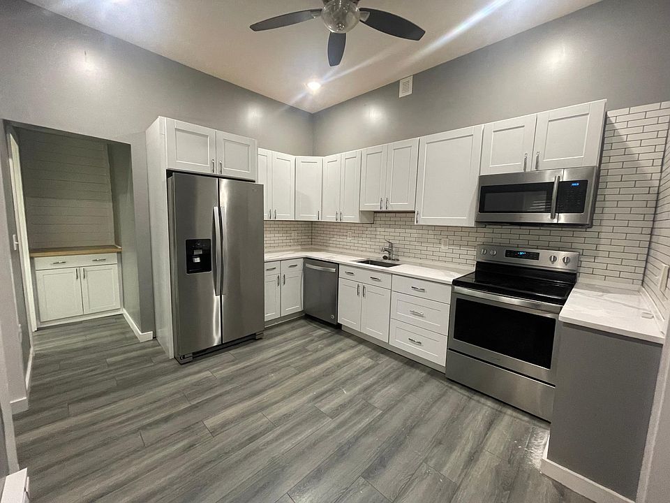 Large eat-in kitchen