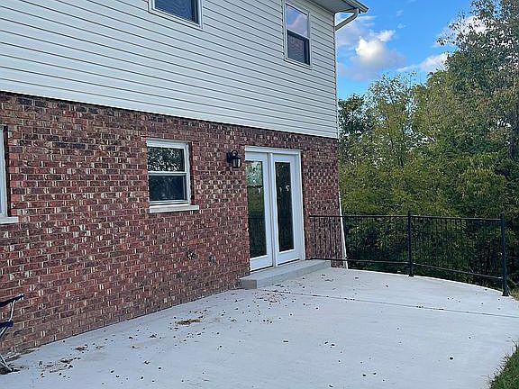 3rd image of 3758 Parkview Dr