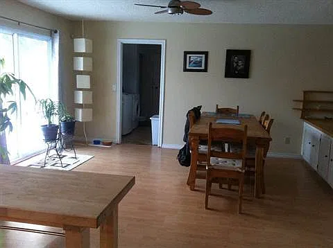 811 12th Ave SE #1A — Photo 1