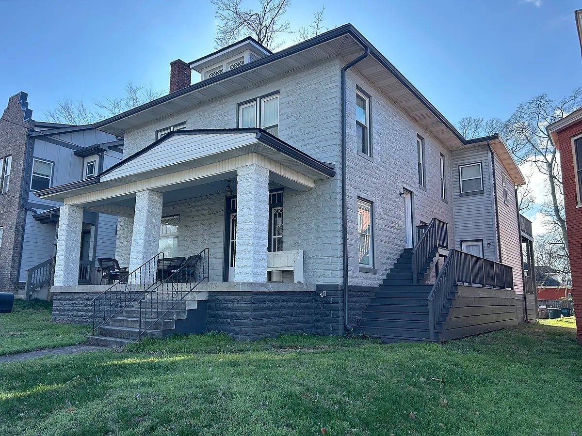 Building Photo - 1019 15th Ave S