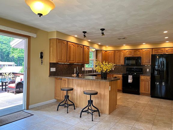 4th image of 5 Wildwood Lane