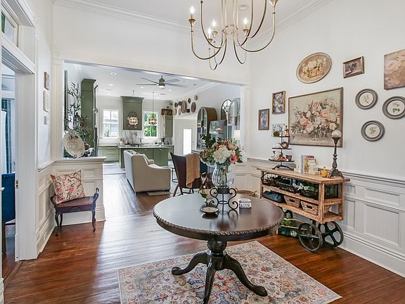 4th image of 1002 Iris St