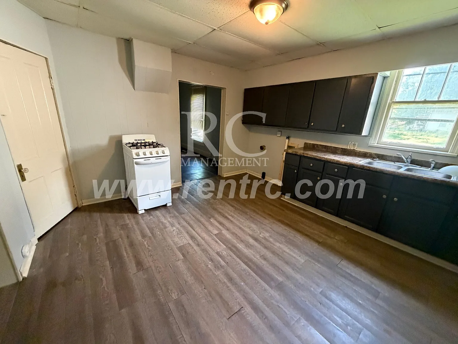 3 bed, 1050 sqft, $750 — Photo 2