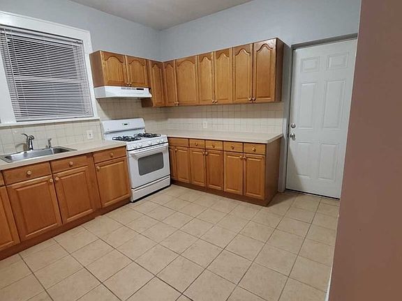 2nd image of 263 Harrington Ave APT 4