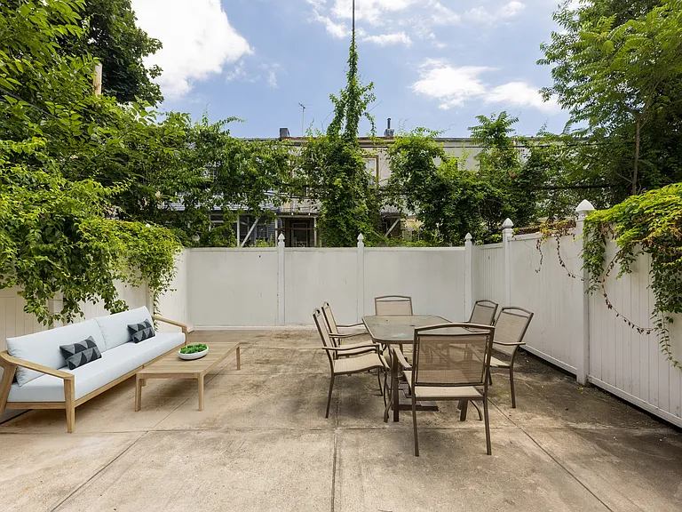 1068 Hancock St #1 — Photo 10
