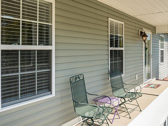 4th image of 124 Southern Oaks Dr SE