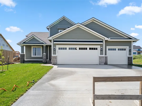 2346 Green Leaf Cir, Norwalk, IA 50211