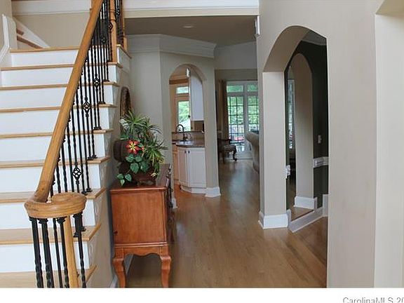 4th image of 108 Pebble Brook Lane