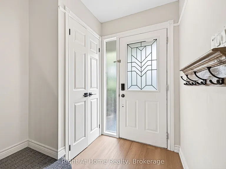 109 Brant St — Photo 3