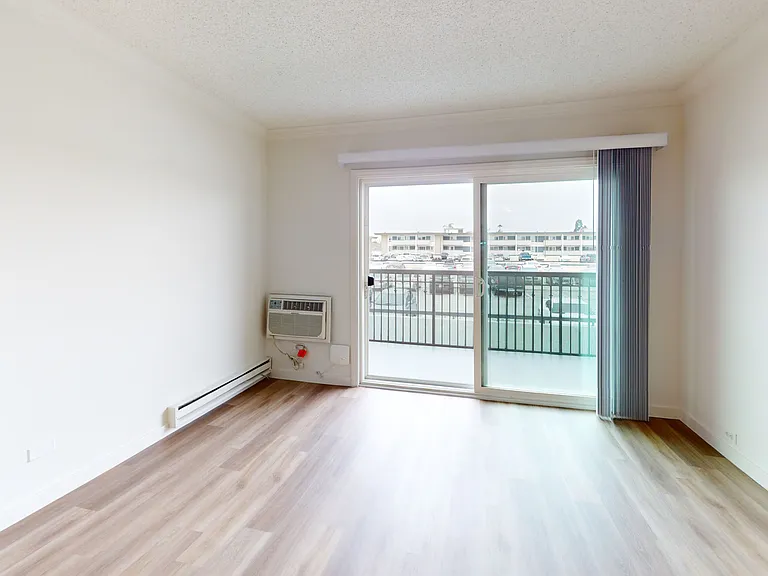 Eight 80 Newport Beach — Photo 172