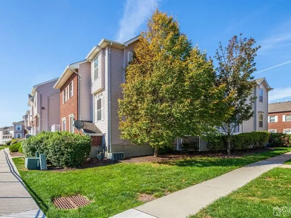 486 Great Beds Ct, Perth Amboy, NJ 08861