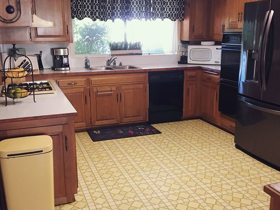 Large Eat In Kitchen