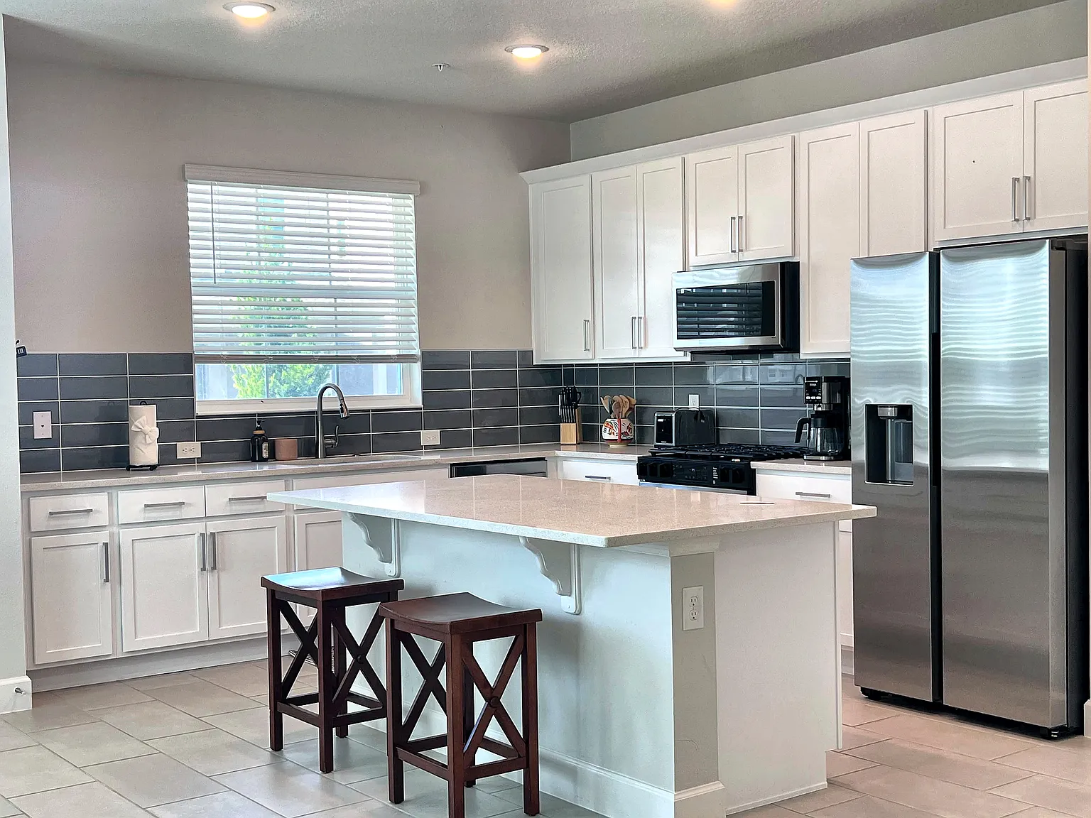 4 bed, 2.5 bath, 2208 sqft, $2,850 — Photo 2