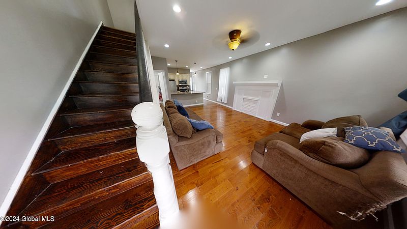 5th image of 452 Hamilton Street