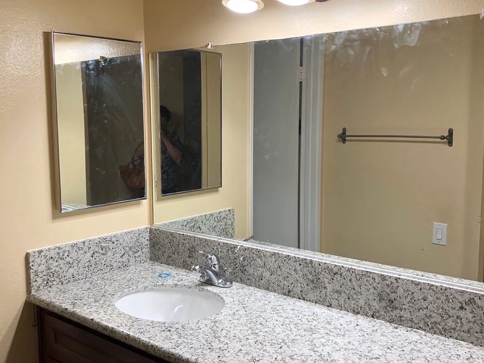 2nd image of 13104 Glen Ct Unit 6