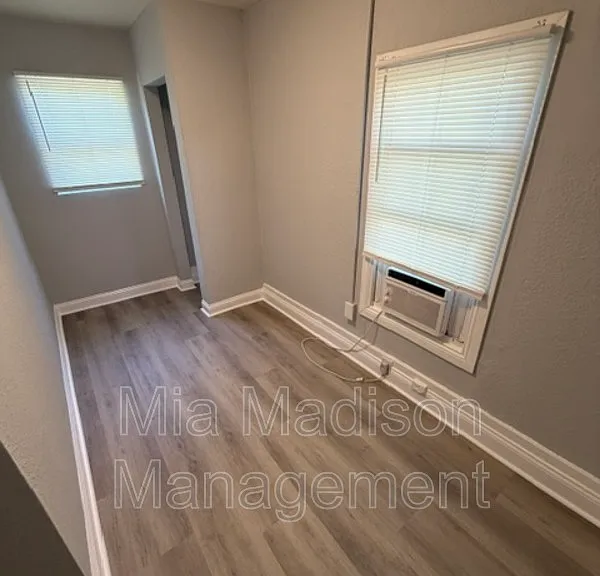 1511 Richards St — Photo 4