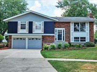 607 Lily Ct, Schaumburg, IL 60193
