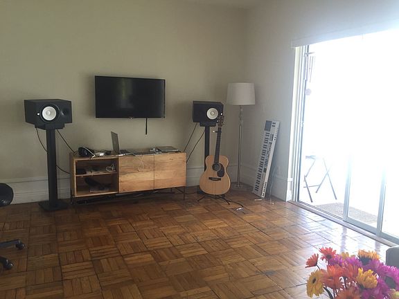 3rd image of 29 Venetian Way