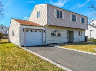 9 Mark Pl, Avenel, NJ 07001