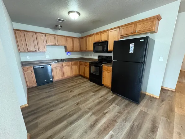 107 SW Rock Garden Ln, Lees Summit, MO 64064