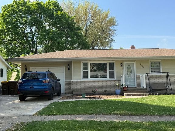 3rd image of 2111 Devon Ave