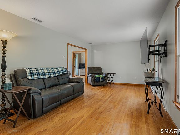 4th image of 364 Cabin Road