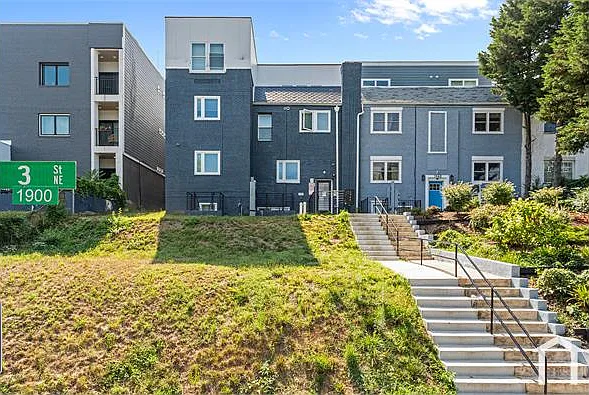 1944 3rd St NE #2