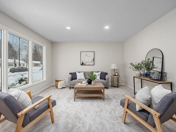 3rd image of 1644 Matilda St NE