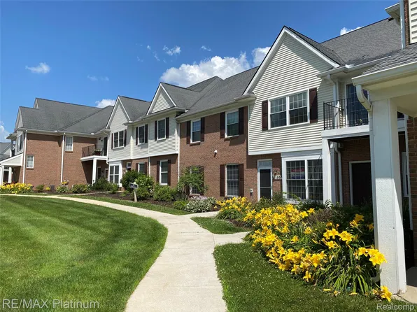 1105 S Rial Lake Dr #45, Howell, MI 48843