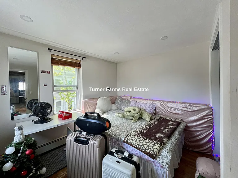 56 Crescent Ave #2R — Photo 8