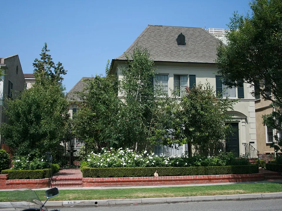 153-157 S Reeves Dr