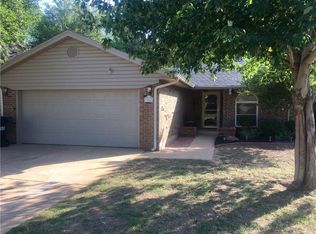 208 S Bouziden Dr, Moore, OK 73160